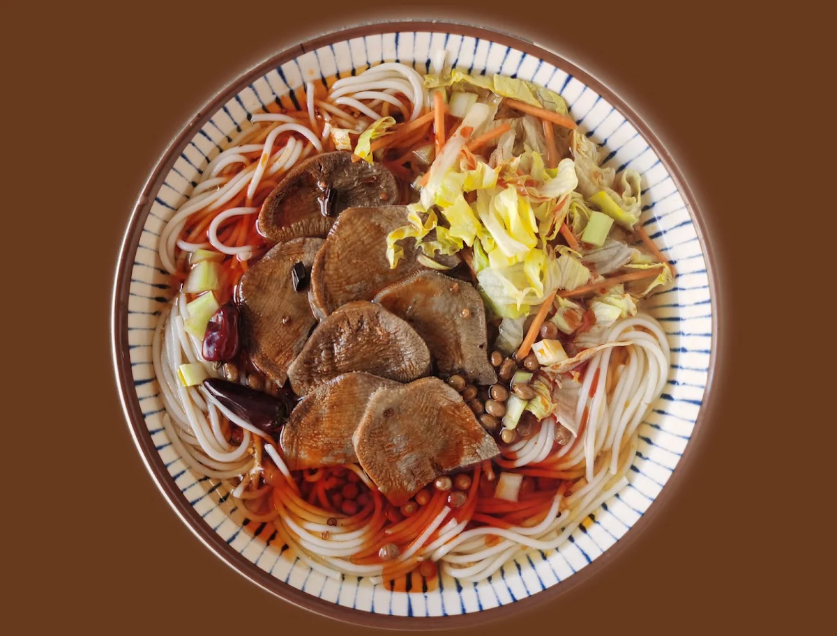 Braised Ox Tongue Fillets Rice Noodles 牛舌米线